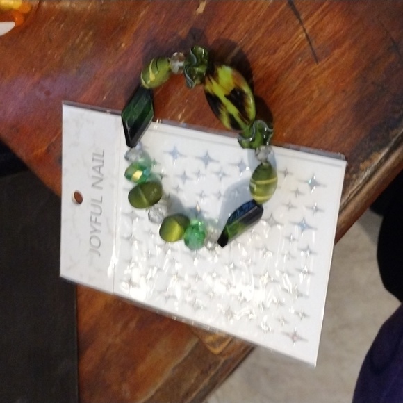 EUC Clinique Makeup Bag with Goodies - Picture 8 of 16